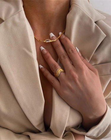 GOLDEN GLOW NECKLACE SQUARE PENDANT 18K GOLD - STUDIO JO STORE